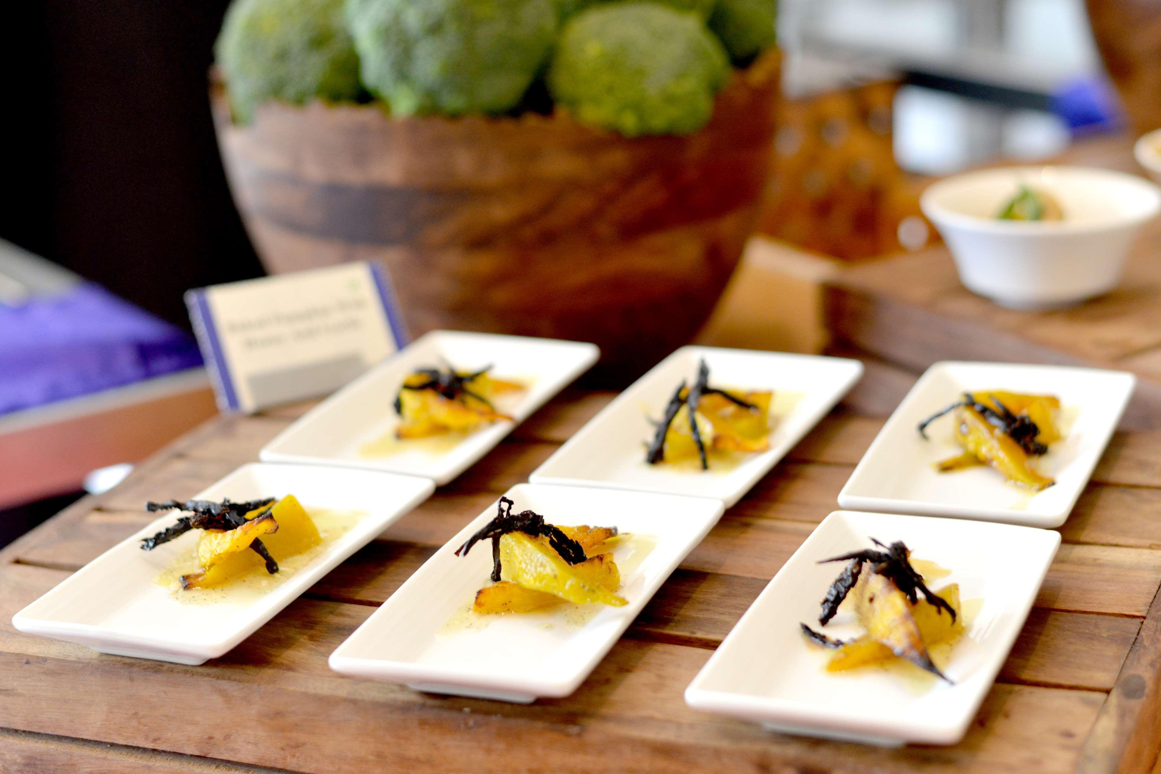 Radisson Blu Hotel Гувахати Экстерьер фото A plate of canapés
