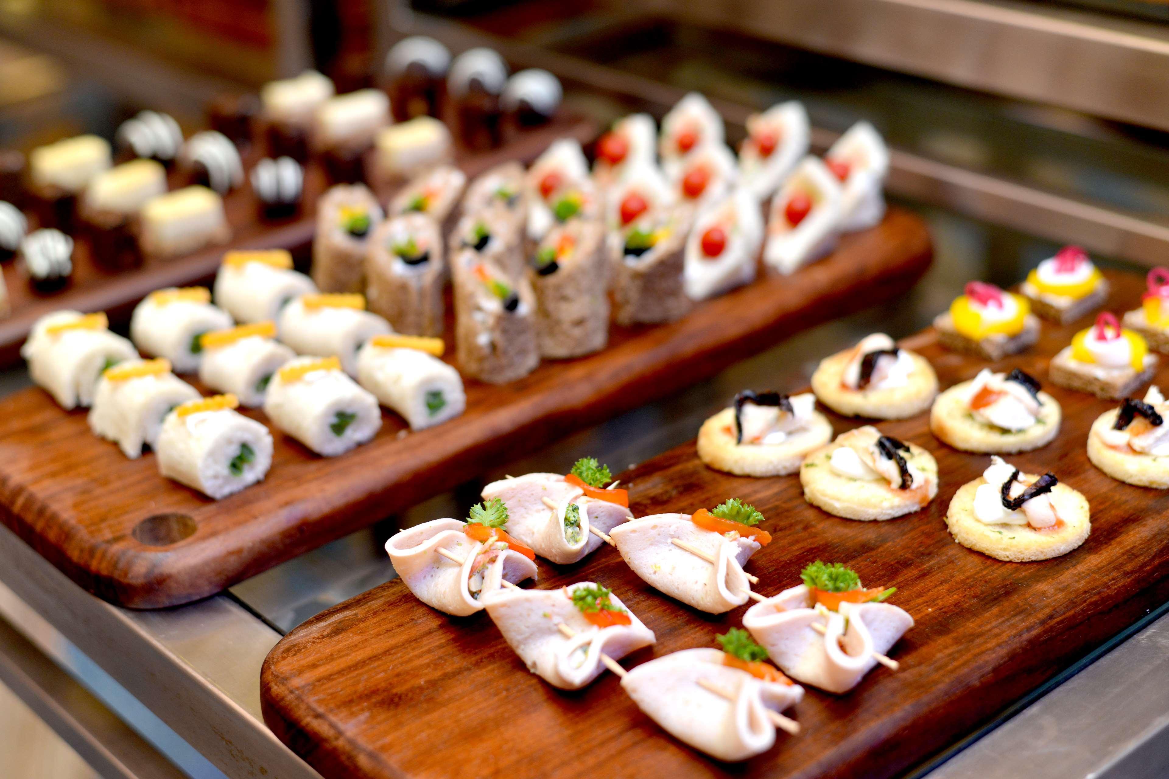 Radisson Blu Hotel Гувахати Экстерьер фото Canapés