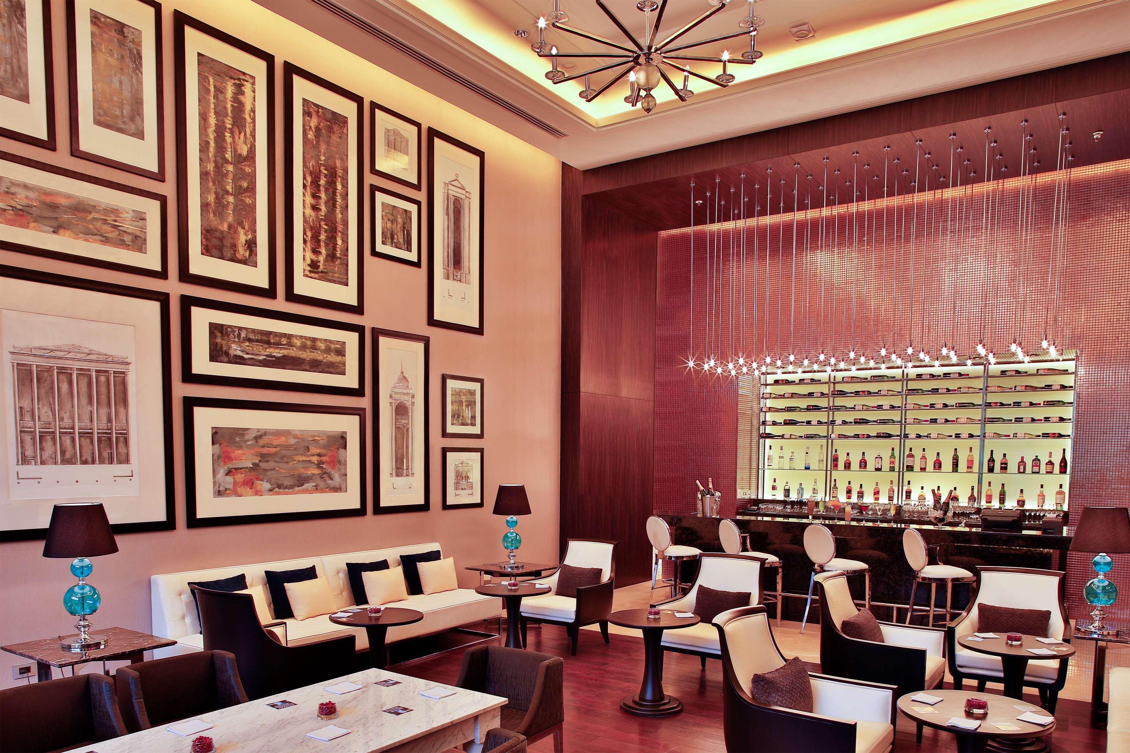 Radisson Blu Hotel Гувахати Экстерьер фото The bar at the hotel