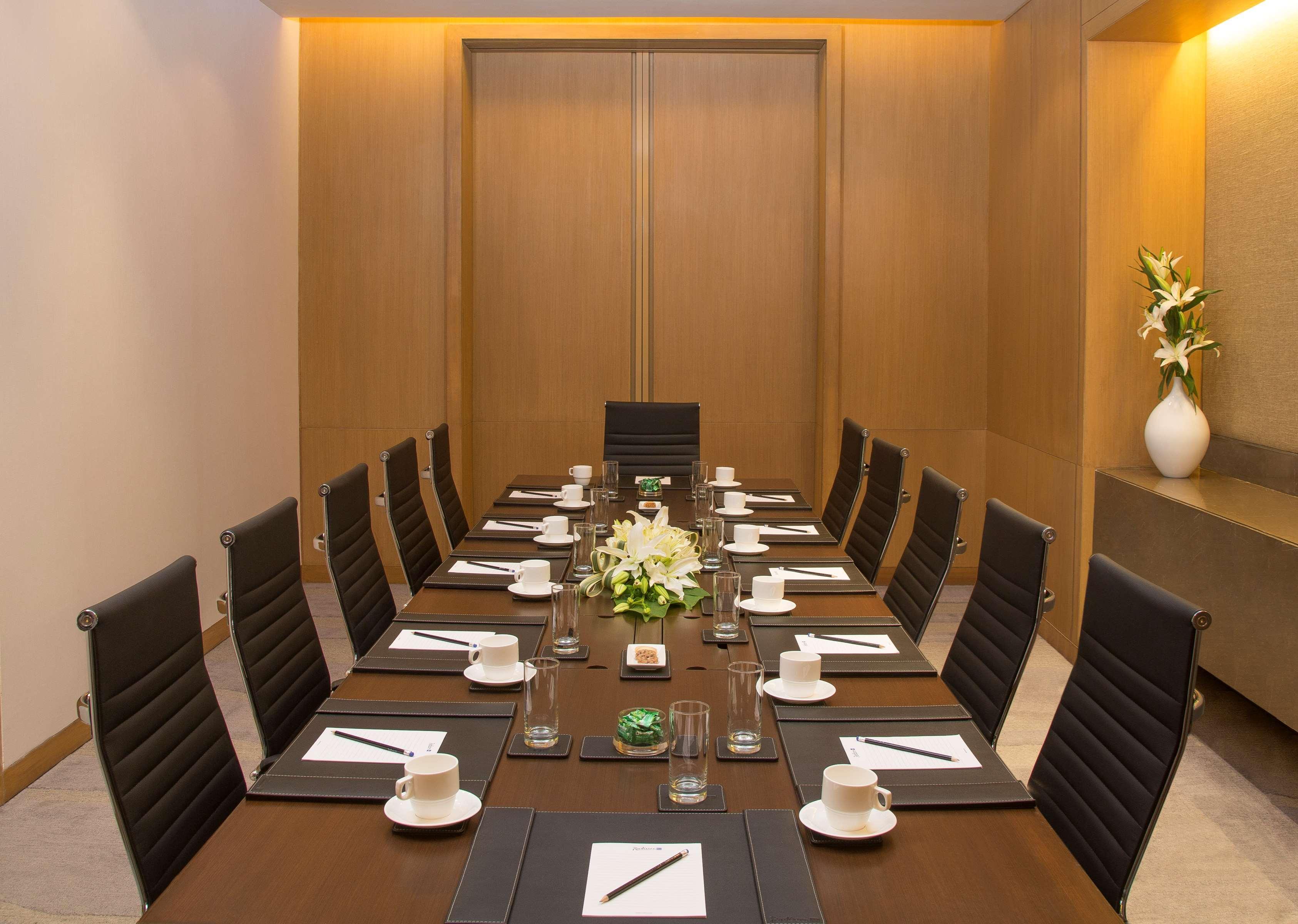 Radisson Blu Hotel Гувахати Экстерьер фото Boardroom at the Park, New Delhi