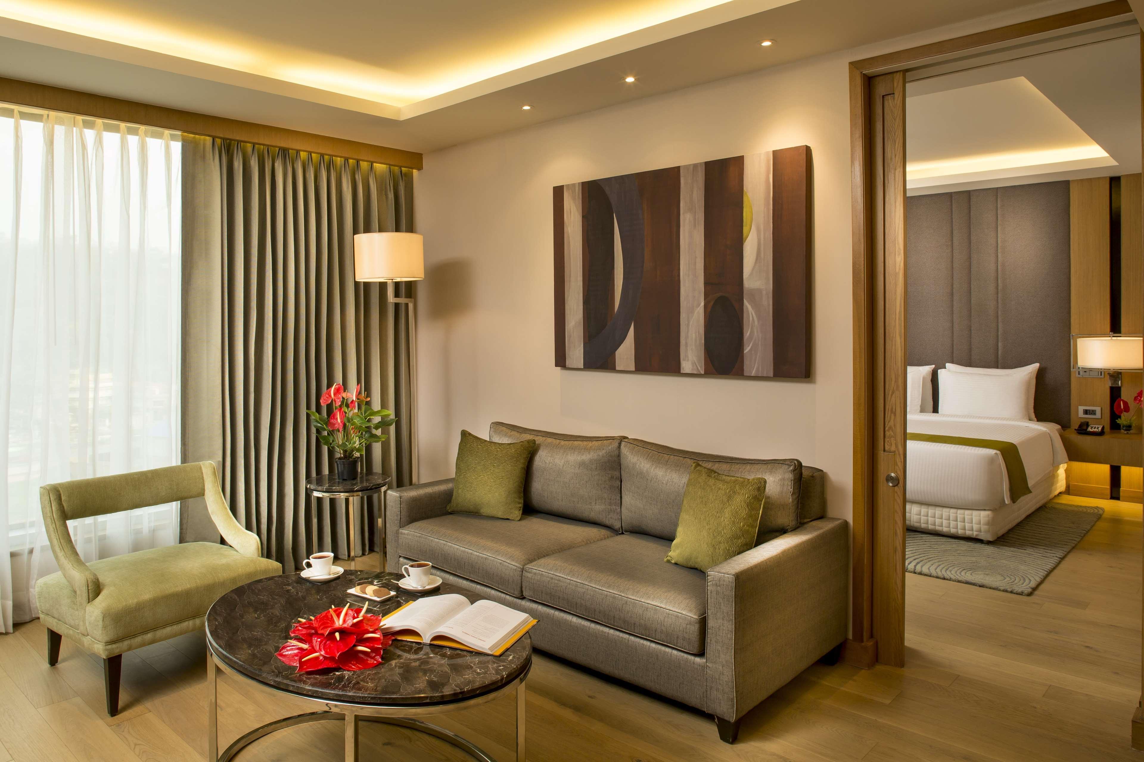 Radisson Blu Hotel Гувахати Экстерьер фото Suite at the Park Hyatt Hyderabad
