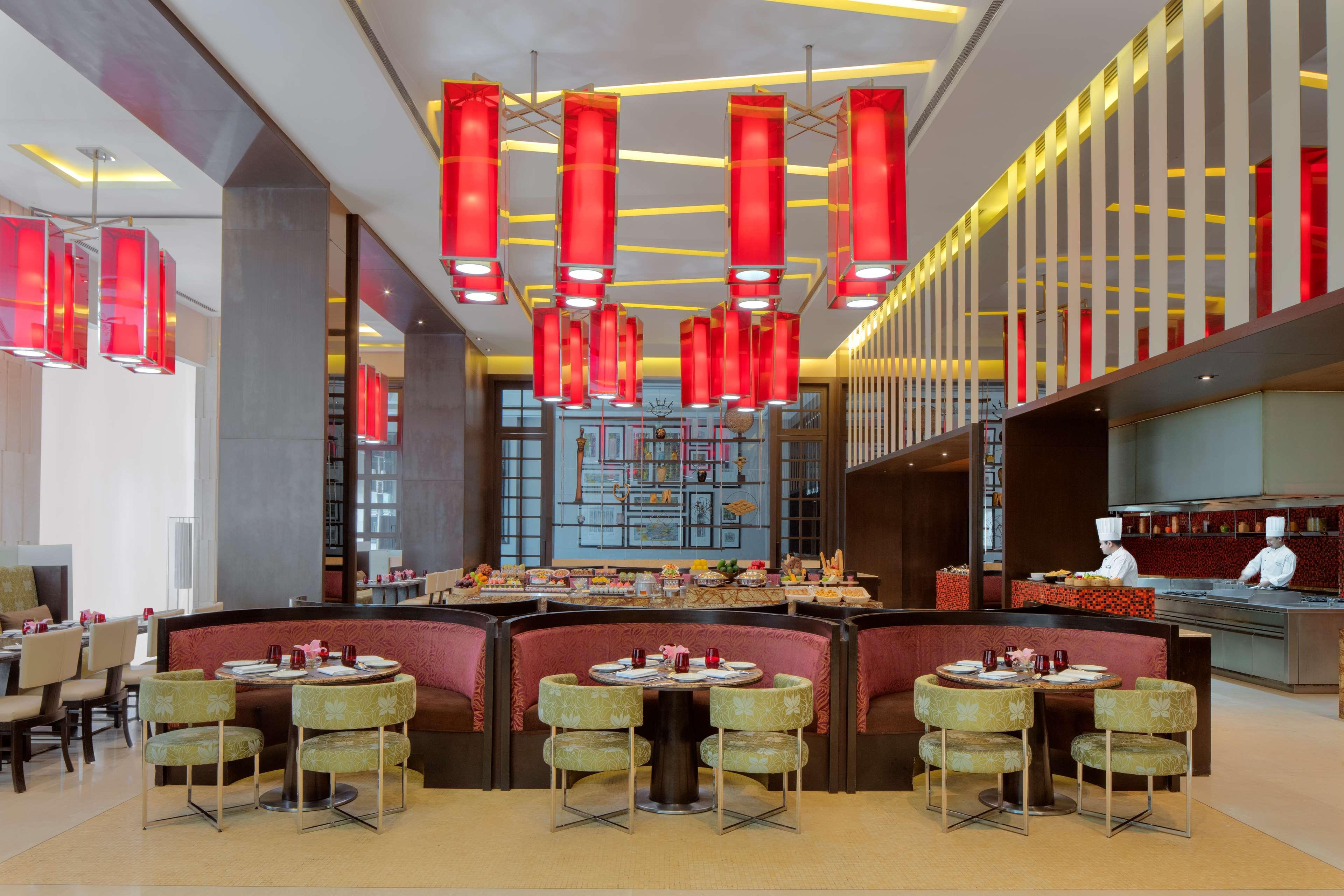 Radisson Blu Hotel Гувахати Экстерьер фото The restaurant