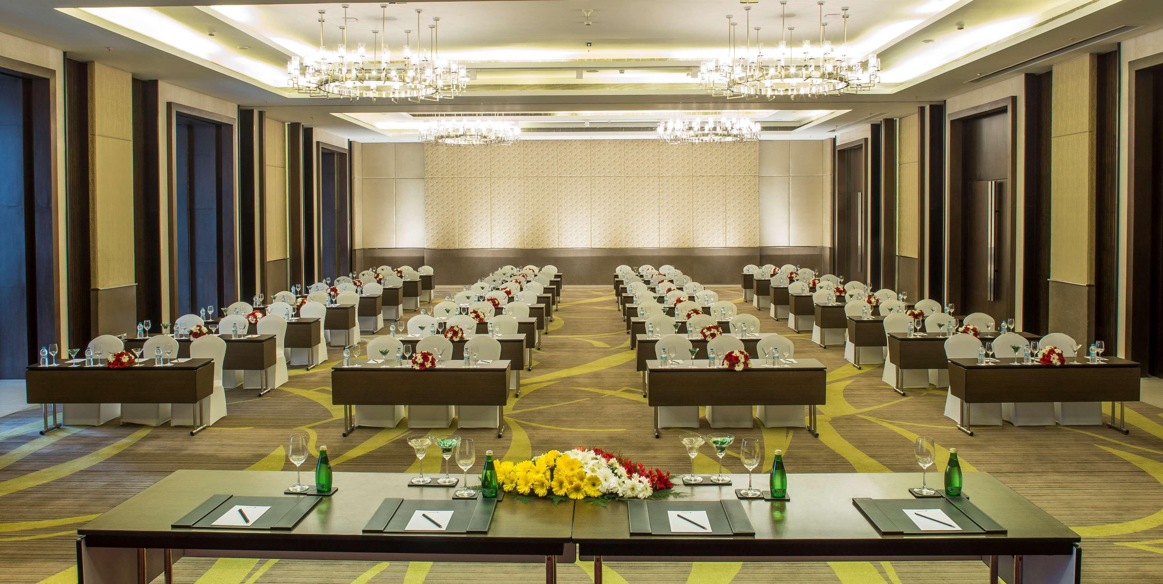 Radisson Blu Hotel Гувахати Экстерьер фото The ballroom