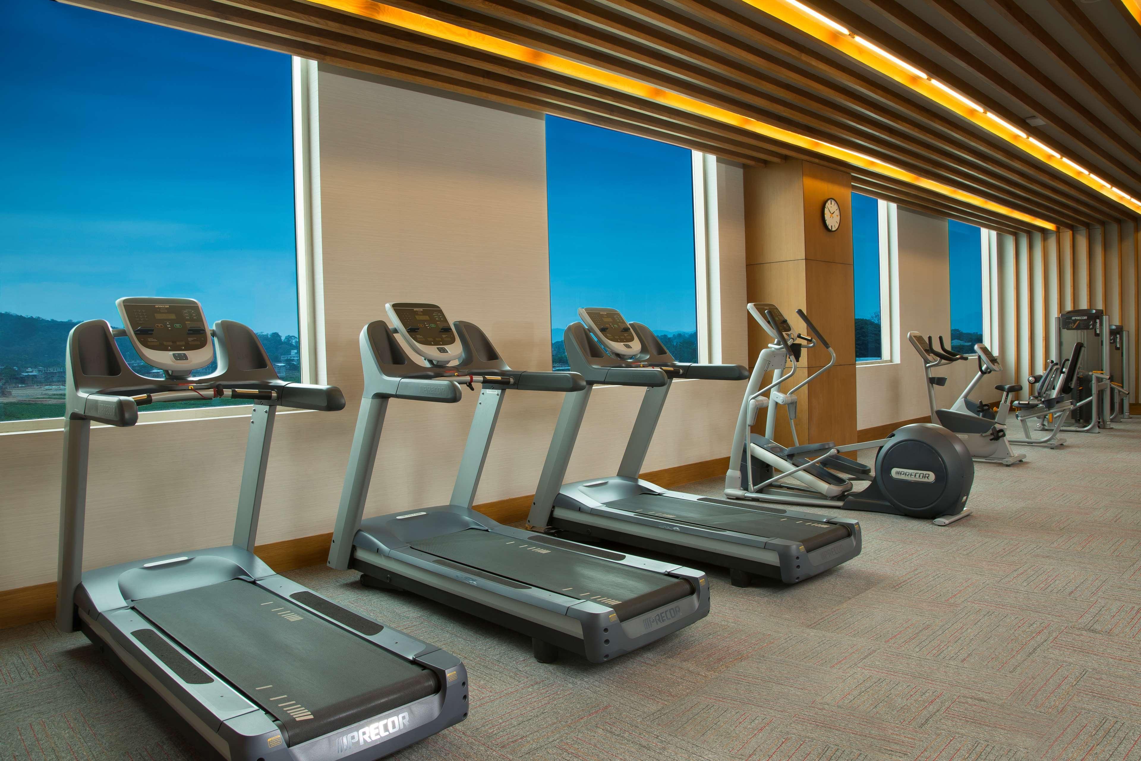 Radisson Blu Hotel Гувахати Экстерьер фото The gym at the hotel