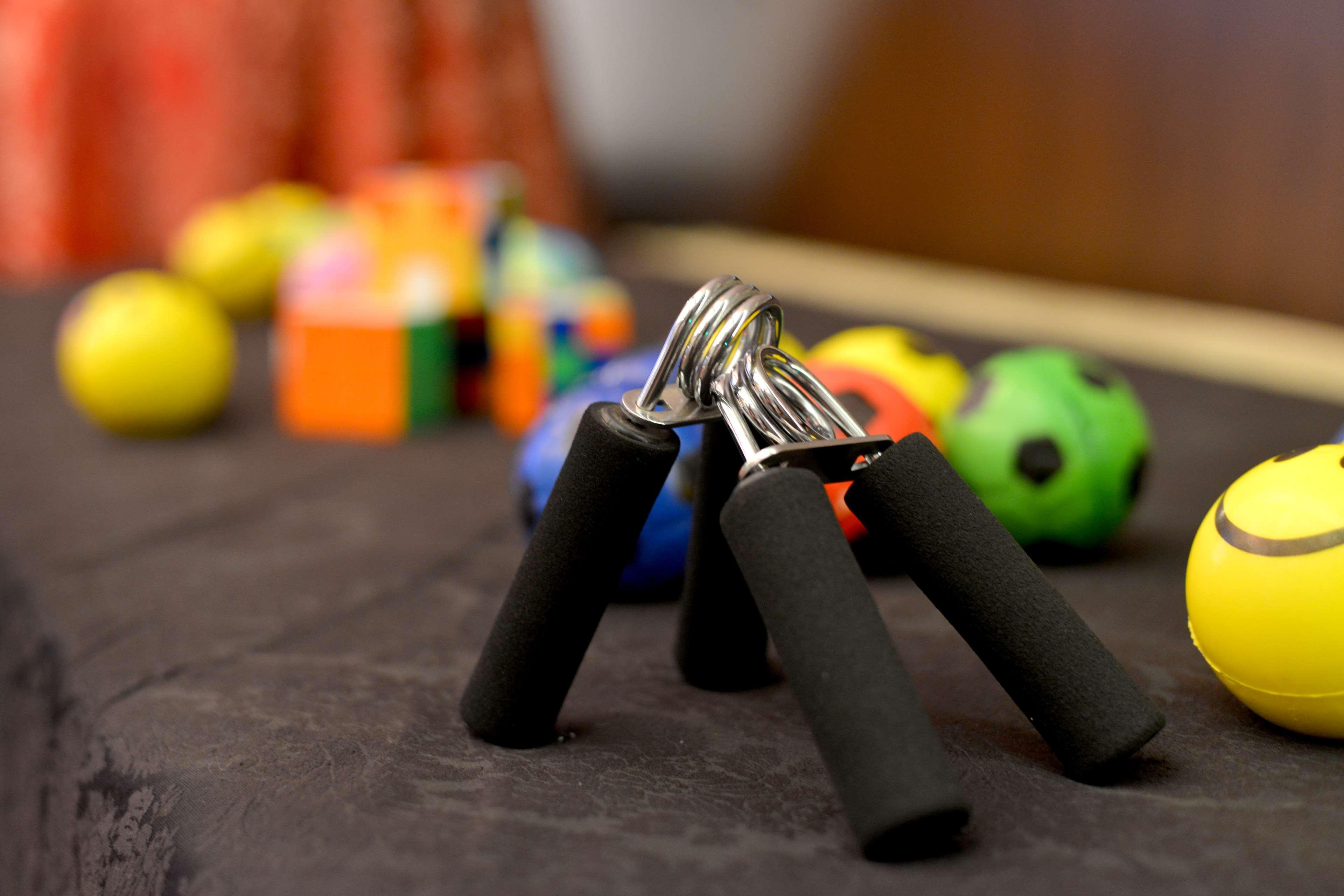 Radisson Blu Hotel Гувахати Экстерьер фото A pair of hand grips