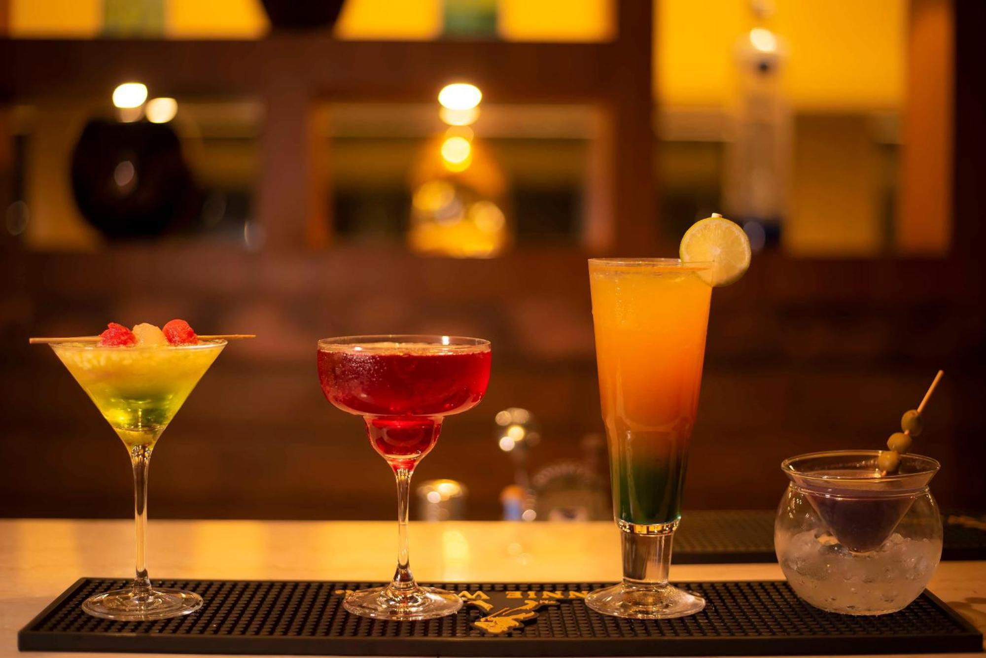 Radisson Blu Hotel Гувахати Экстерьер фото A selection of cocktails