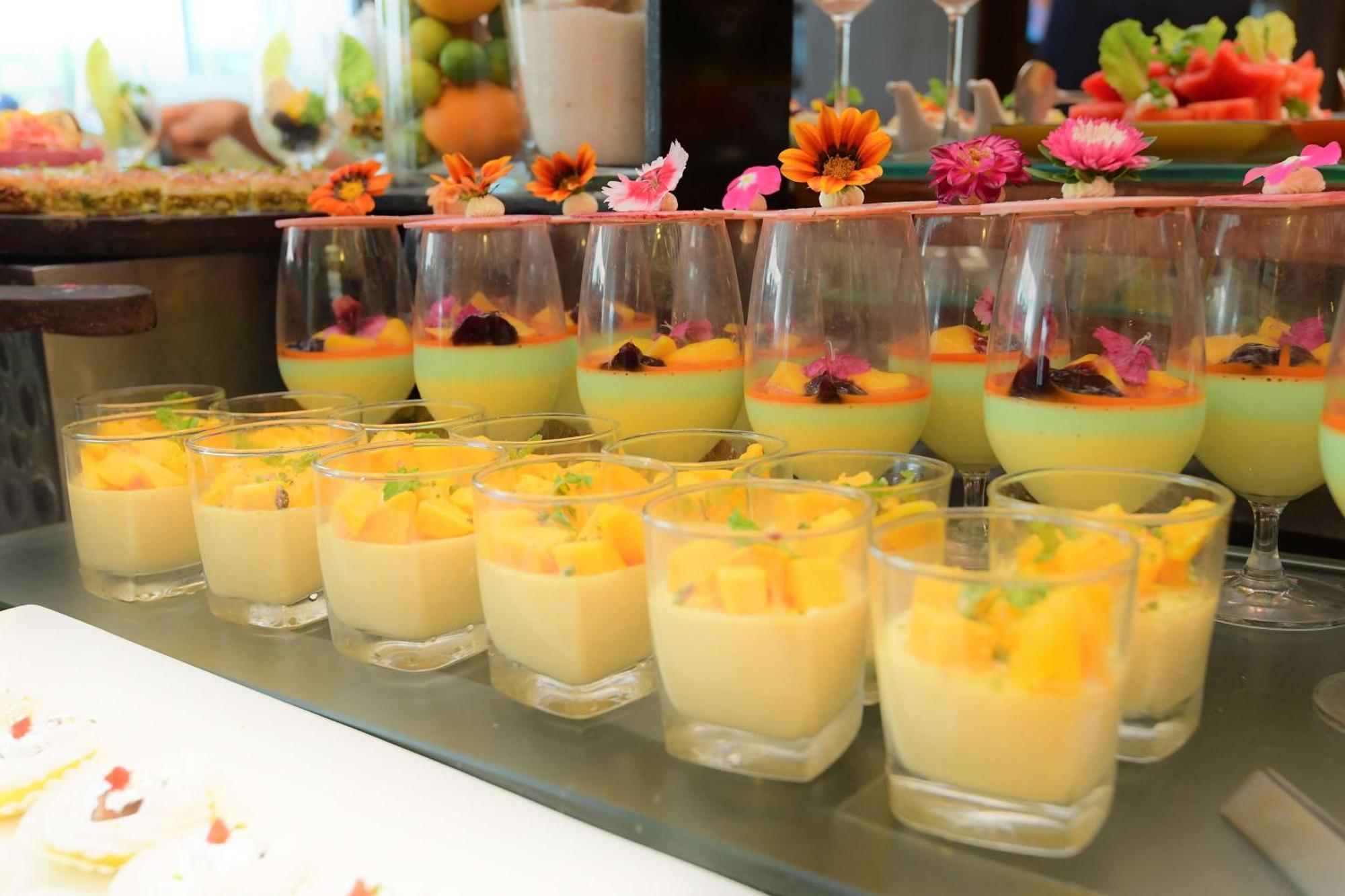 Radisson Blu Hotel Гувахати Экстерьер фото Mango pudding