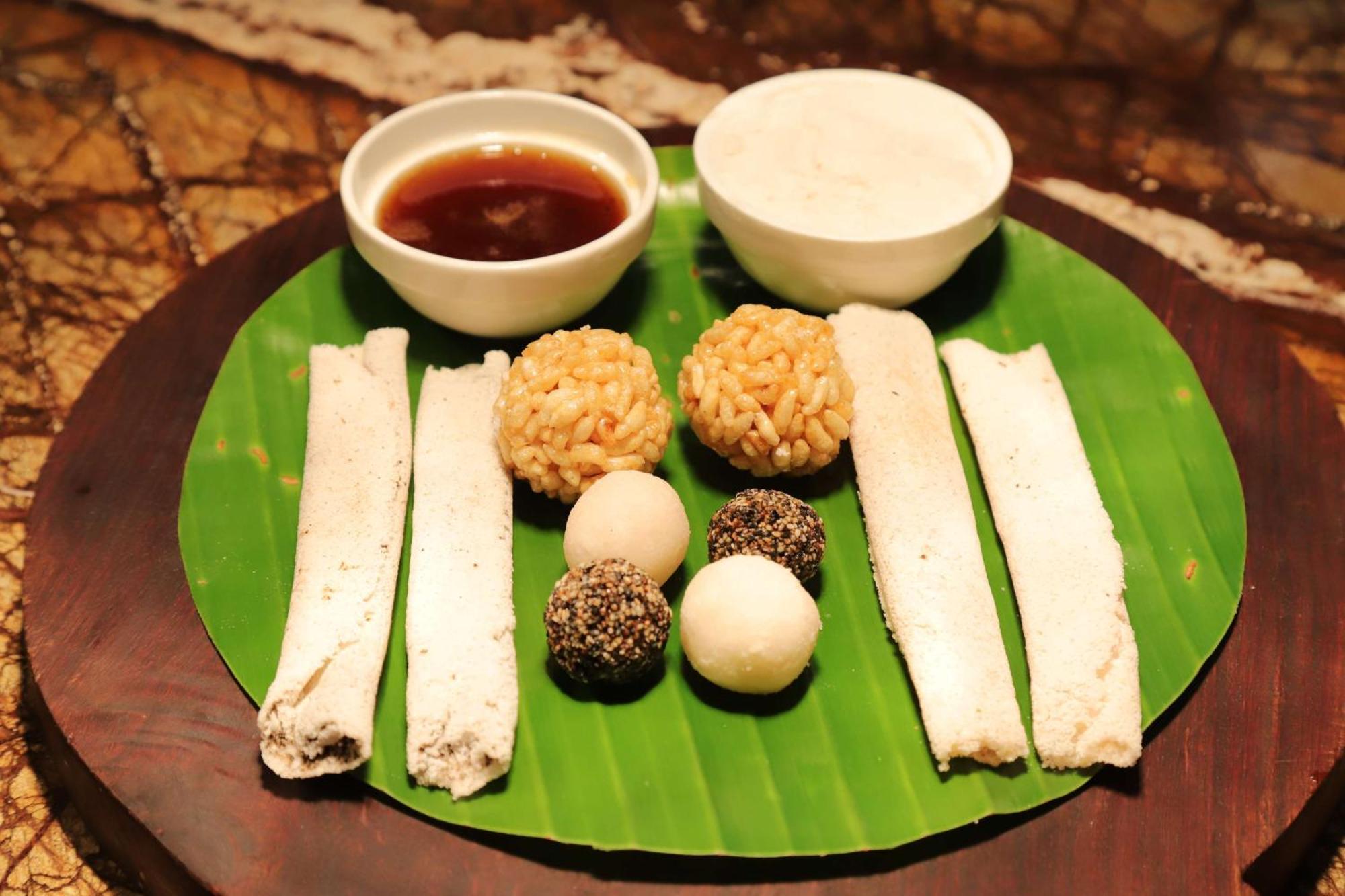 Radisson Blu Hotel Гувахати Экстерьер фото A selection of traditional Indian sweets