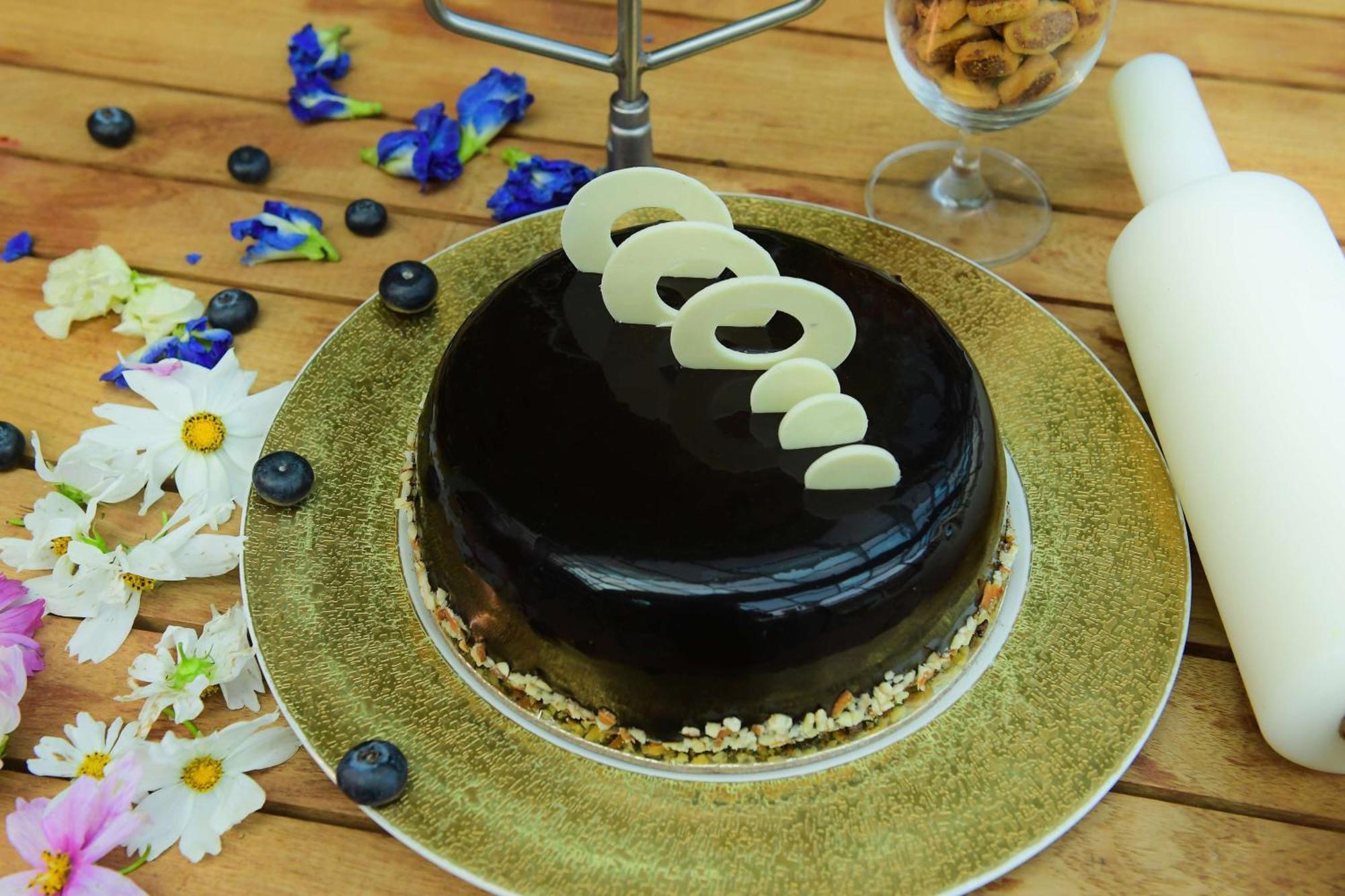 Radisson Blu Hotel Гувахати Экстерьер фото A chocolate cake