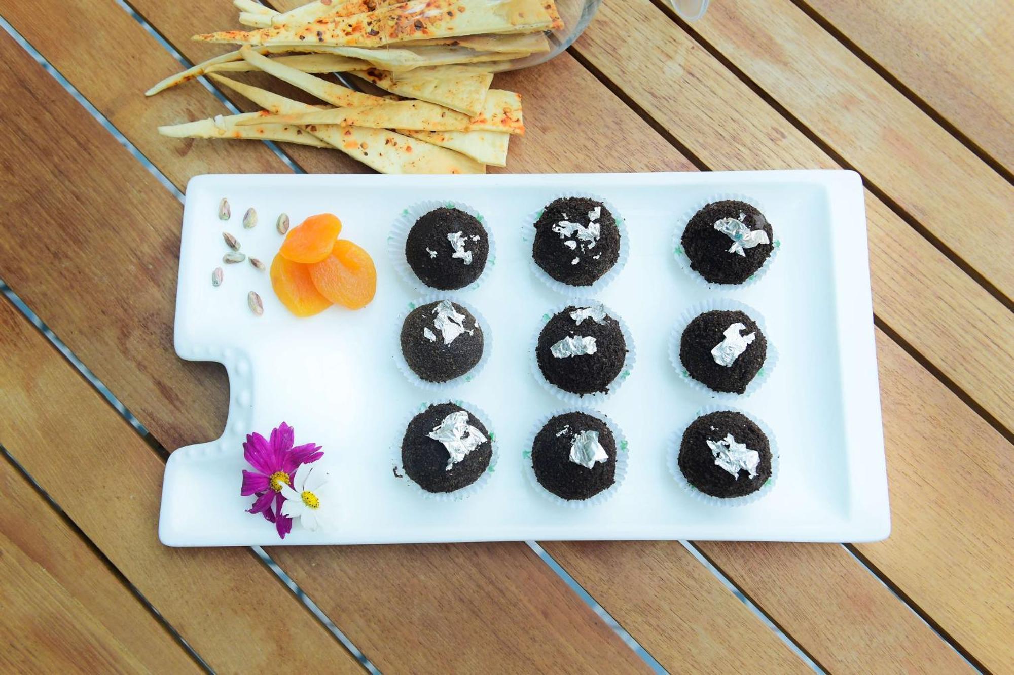 Radisson Blu Hotel Гувахати Экстерьер фото Chocolate truffles