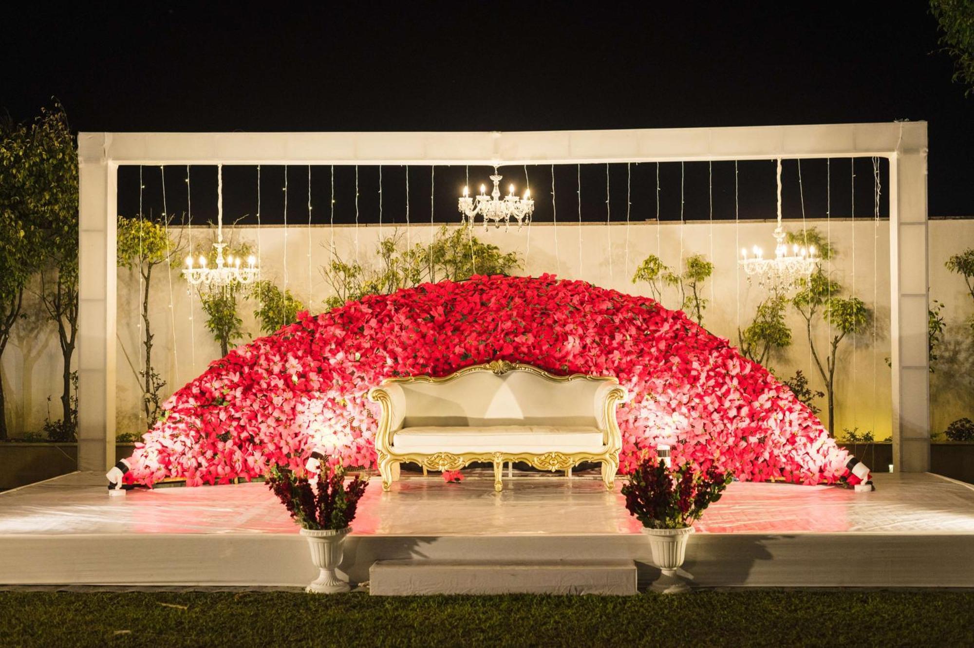 Radisson Blu Hotel Гувахати Экстерьер фото A wedding stage in India